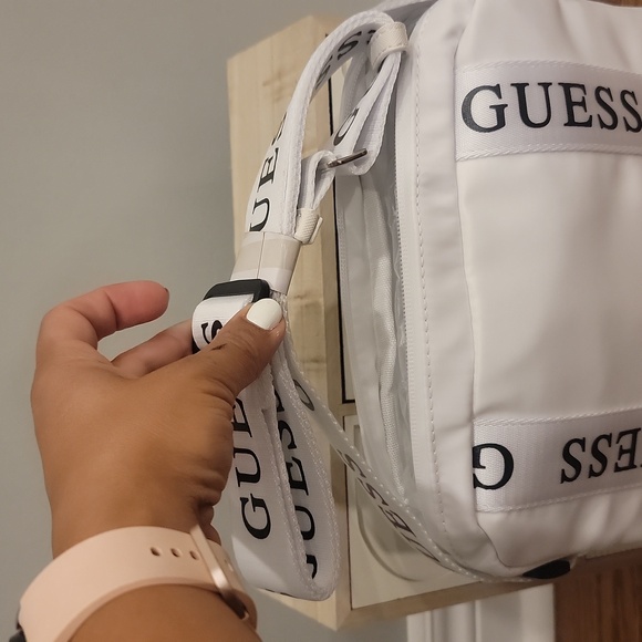 Guess crossbody - Picture 2 of 3